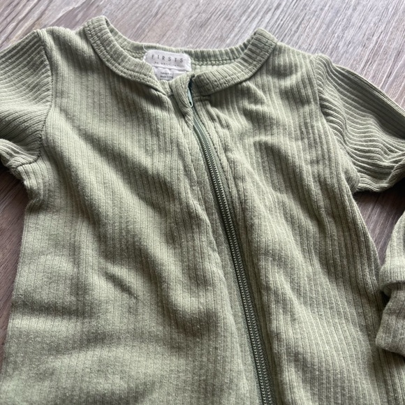 FIRSTS organic cotton blend sage green long sleeve Onesie size 3 months - Picture 3 of 5